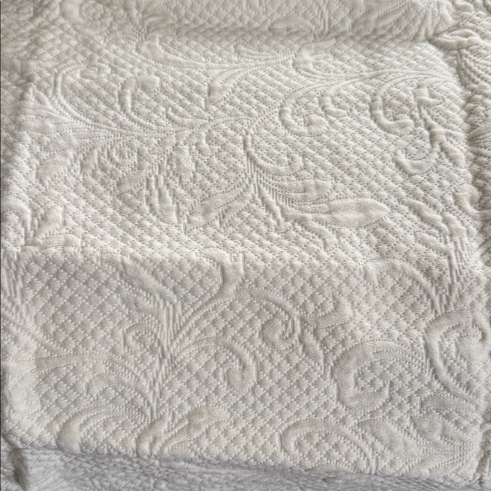 King size Matelasse Coverlet - Picture 3 of 3